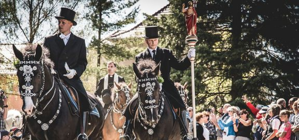 Warten auf die Osterreiter – Ein buntes Programm rund um das Osterfest