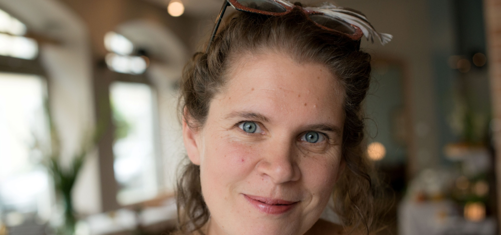 Sabine Euler liest aus "Rissgeschicke" und "Bei Nacht sind alle Mütter grau"