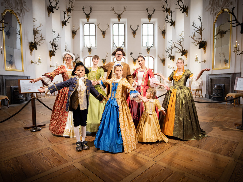AUSVERKAUFT - »Familienführung in historischen Kostümen«