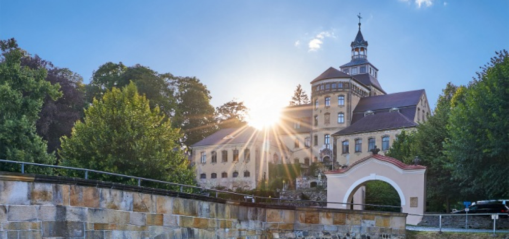 Schlossführungen mit Imbissangebot zum Tag des offenen Denkmals -Präsentation saniertes Kutscherhausdach, Schlosscafe