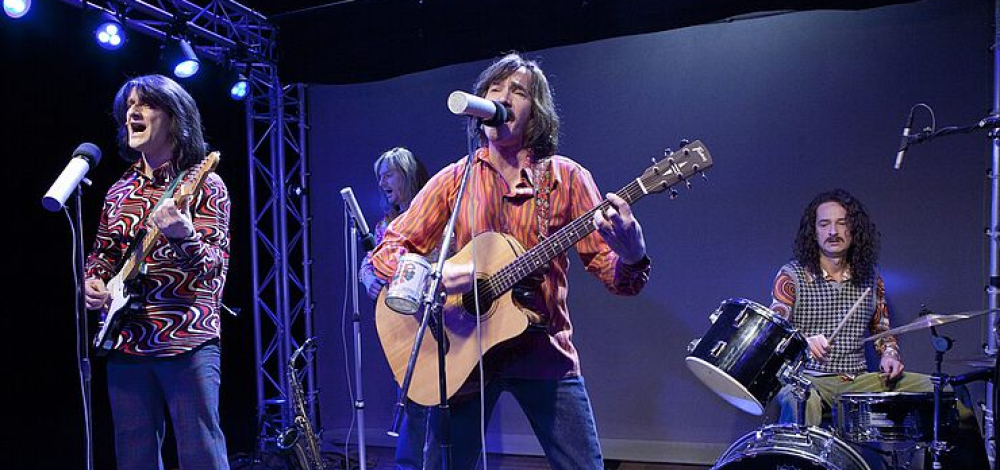 Auf der Rückseite des Mondes. Die Geschichte der Bautzener Beat-Band HERCY; Gastspiel des Deutsch-Sorbisches Volkstheaters in der Gedenkstätte Bautzen