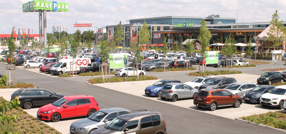 Flohmarkt in Dresden Nickern vor dem KAUFPARK DRESDEN