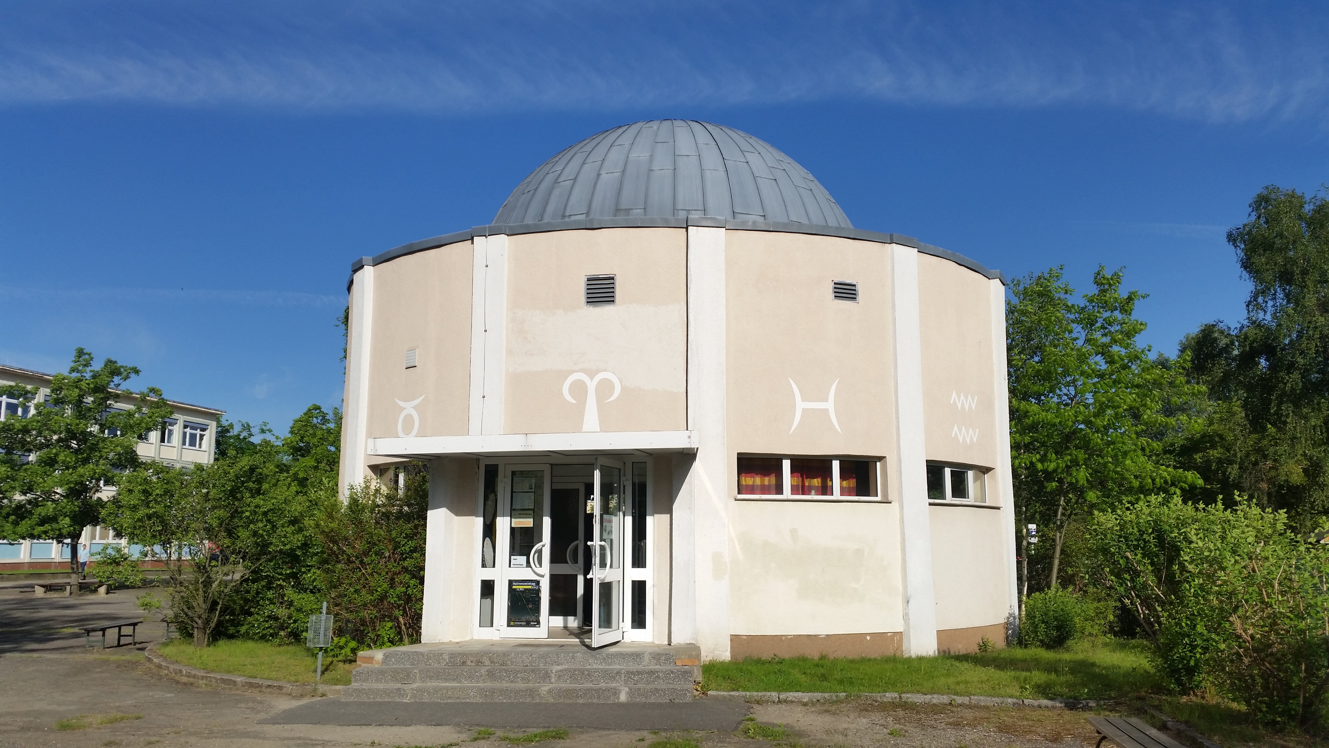 Eine Krone am Frühlingssternhimmel