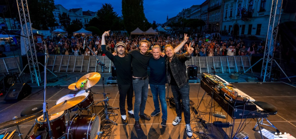 Dan Bárta & Robert Balzar Trio (CZ)