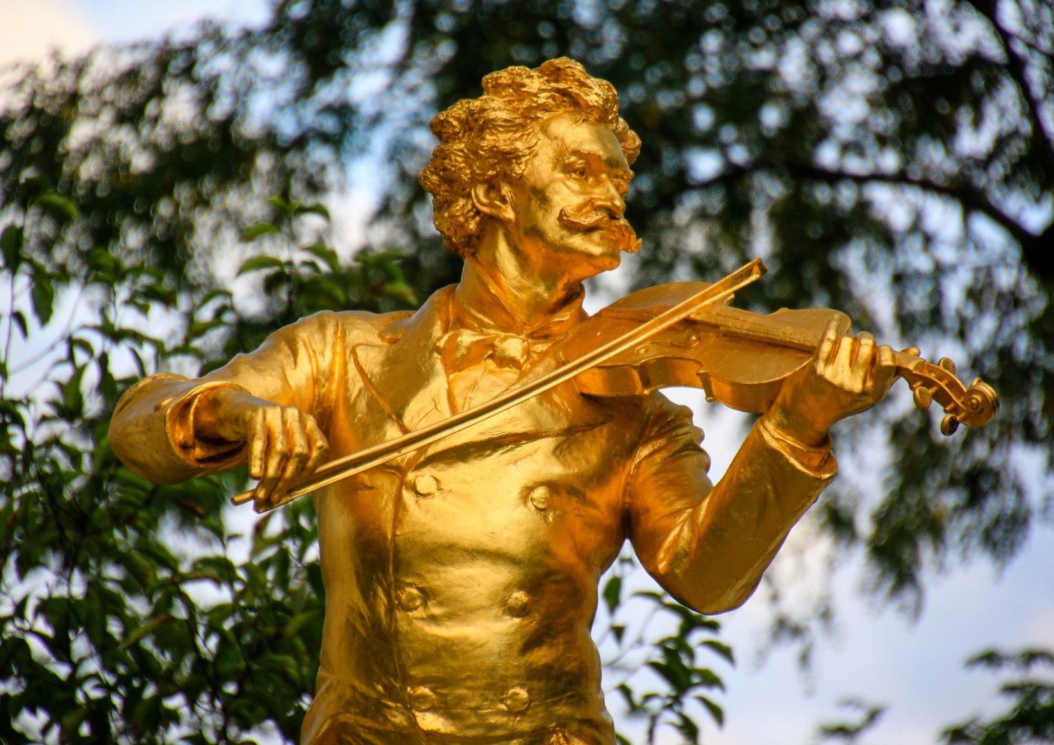Elbland Philharmonie Sachsen - „Geschichten aus dem Wienerwald“ I Neujahrskonzert 2026