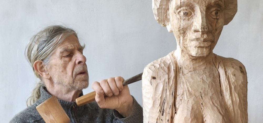 "Was ich sah" – figürliche Plastik von Christian Schulze, Ausstellung in der Galerie Kunstlade.