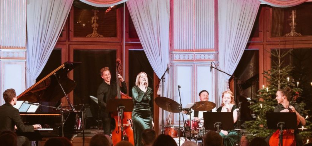 MERRY LITTLE CHRISTMAS - Das Weihnachtskonzert im Schloss mit Anne Großhäuser und Band