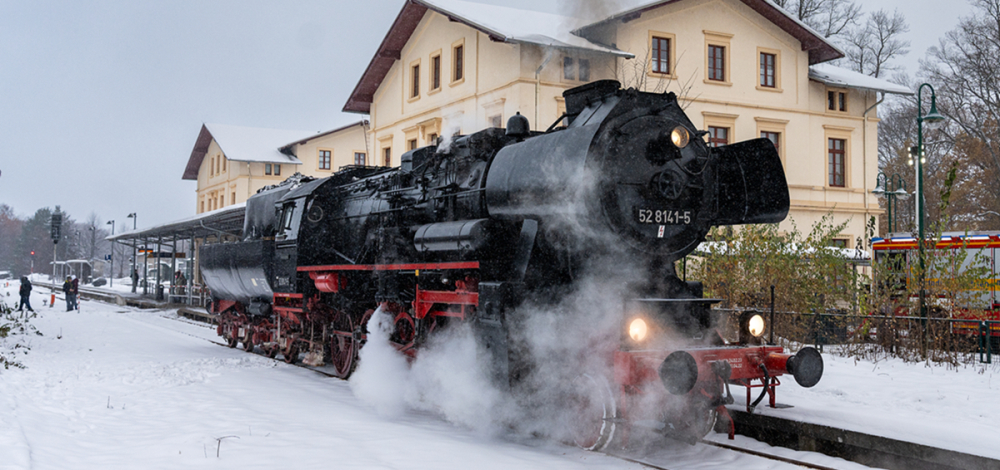 Striezelmarktexpress mit Dampflok 52 8141-5