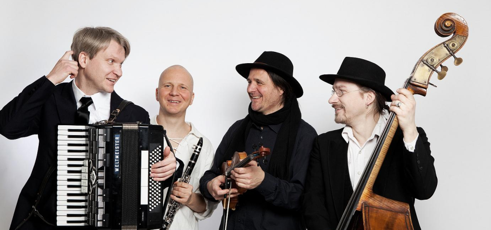 „Von Swing bis Tango ...“ - Krambambuli spielt Benefiz im Schloss Seifersdorf