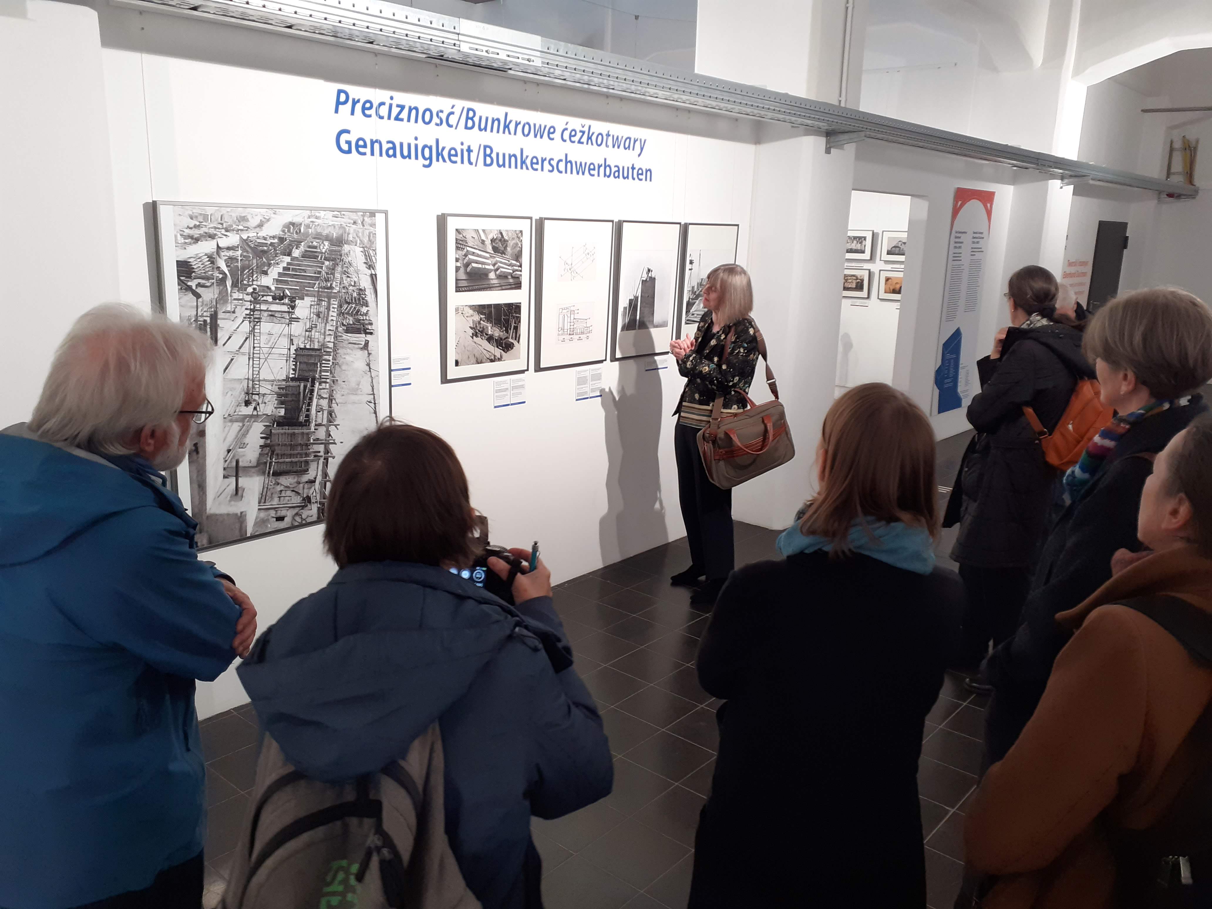Kuratorenführung - Der Bauingenieur Eberhardt Deutschmann mit Dr. Dr. Betina Kaun