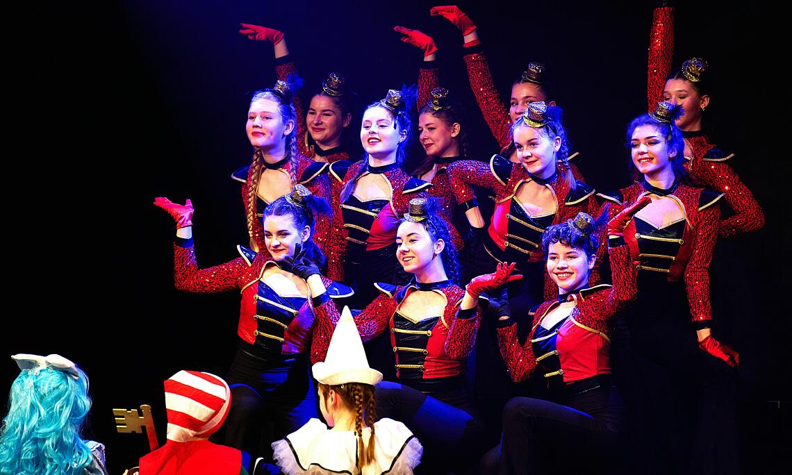 Cinderella e.V. - "RhytmusRevue - Eine Tanzshow zum Kindertag"