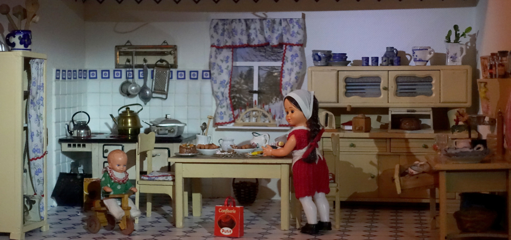 Puppenstuben und Puppenhäuser: Bastlerin entführt in ihre Welt selbstgebauter Miniaturen