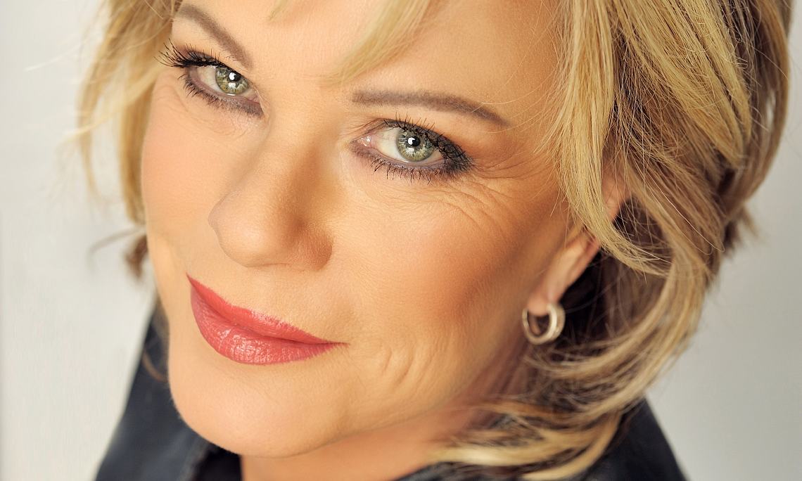 Lisa Fitz - Avanti Dilettanti! - Dass Stress mittlerweile zur Volkskrankheit wird, hat mit dem vielen Blödsinn um uns herum zu tun - das muss nicht s