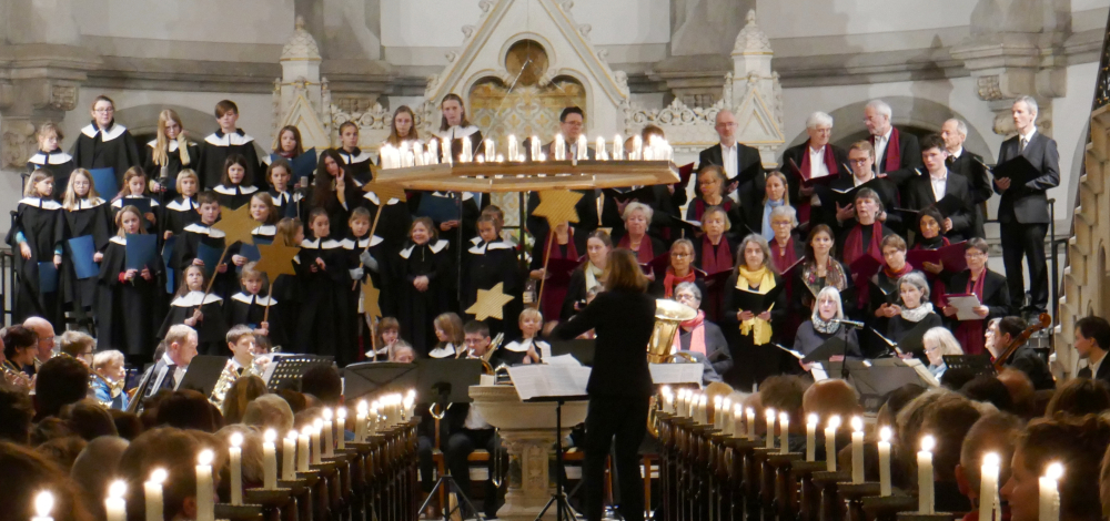 Adventsliedersingen im Kerzenschein in der Martin-Luther-Kirche