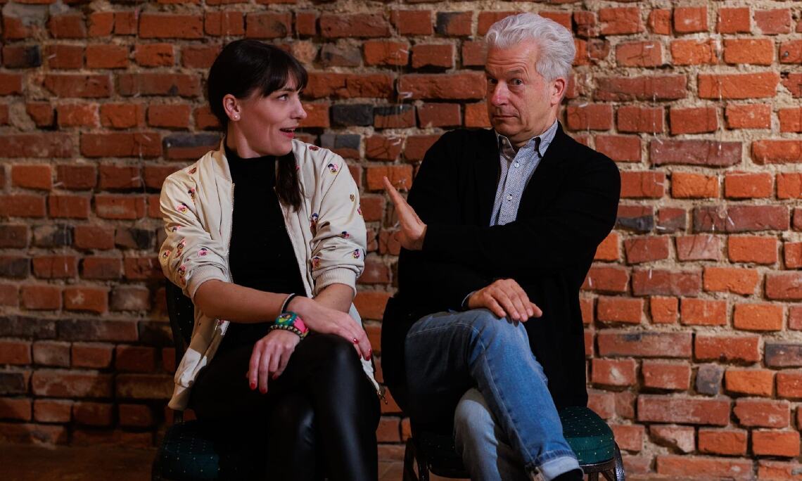 Peter Ufer und Kristina vom Dorf: Dä Saggsen sinn los - Der sächsische Sprachexperte und die Influencerin - eine grandiose Mischung!