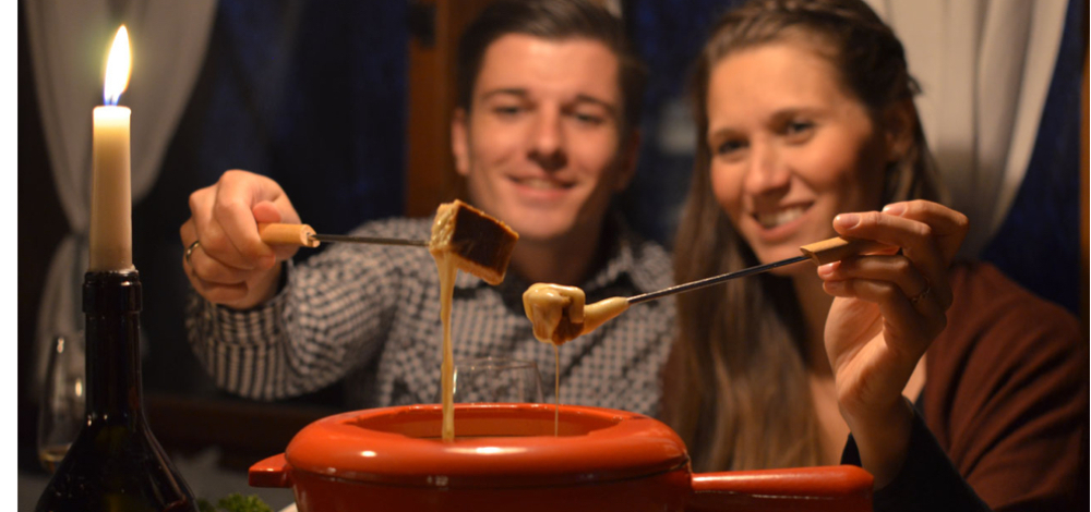 Käsefondue beim urigen Baudenabend auf dem Papststein