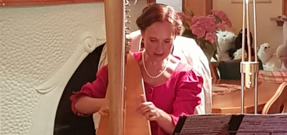 Katharina Müller: Harfe, Gesang und Lesung zum 150. Todestag von H. C. Andersen