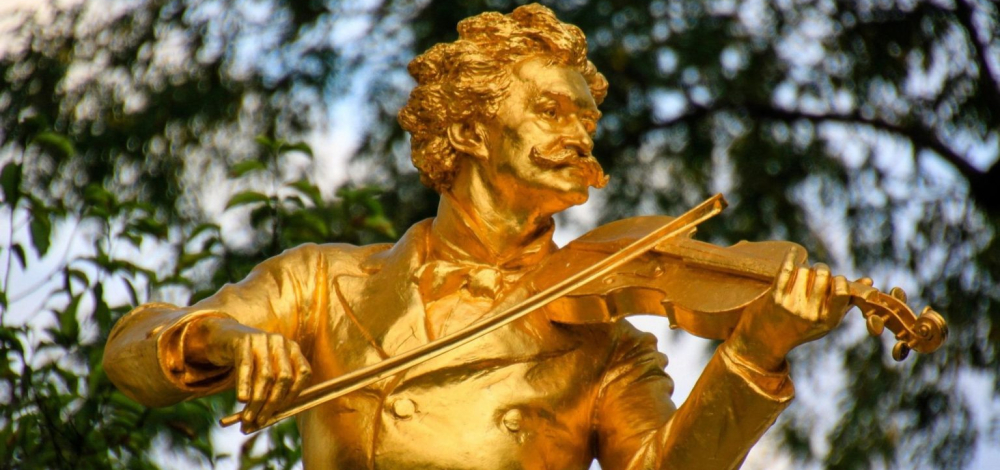 Geschichten aus dem Wienerwald - Neujahrskonzert der Elbland Philharmonie Sachsen