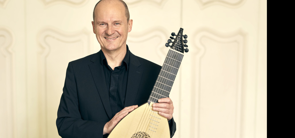 Bach trifft Spanien - Gitarrenkunst der Spitzenklasse mit Maximilian Mangold