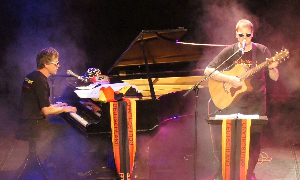 Duale Satire Deutschland - „KI oder IQ?“ in Keule - Dresdens Kult-Amateur-Kabarett kommt mit neuem Programm in die Keule: Künstliche Dummheit tri