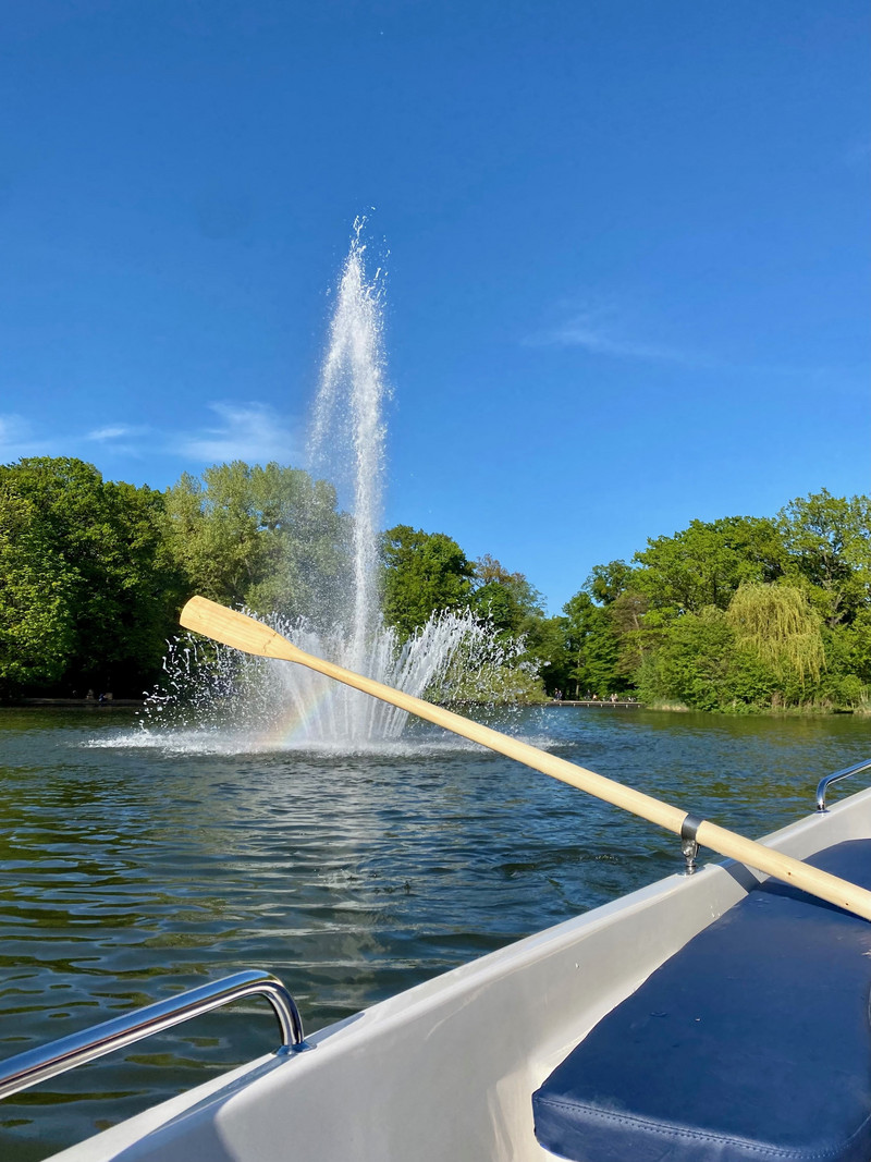 GONDELN AUF DEM CAROLASEE
