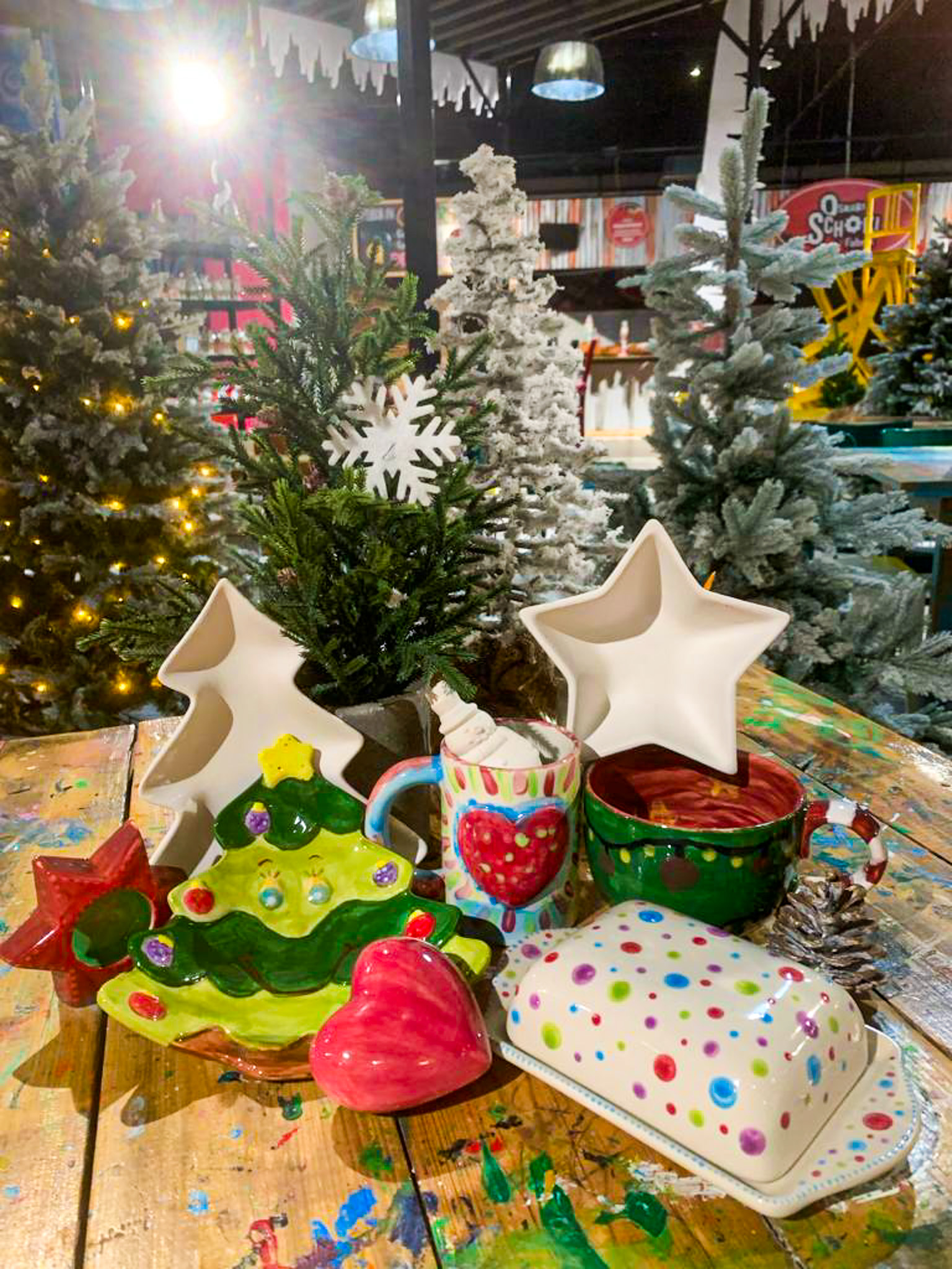 Weihnachtliche Keramik bemalen - in den Weihnachtswerkstätten