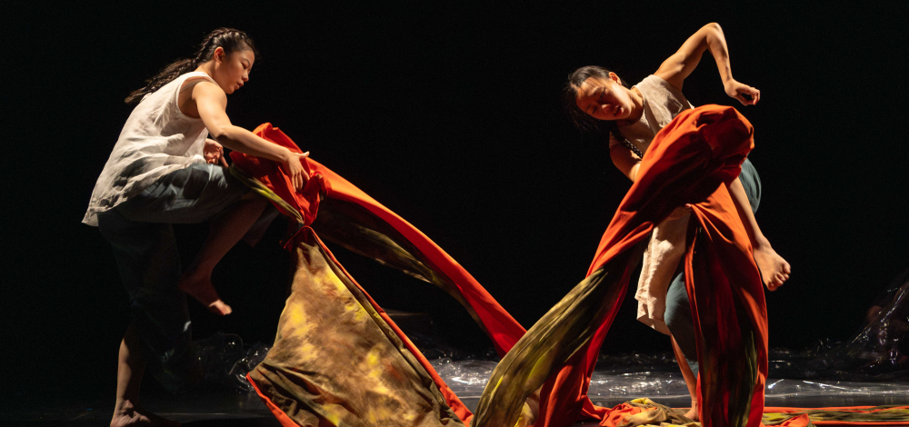 Bare Feet Dance Theatre, Lingering