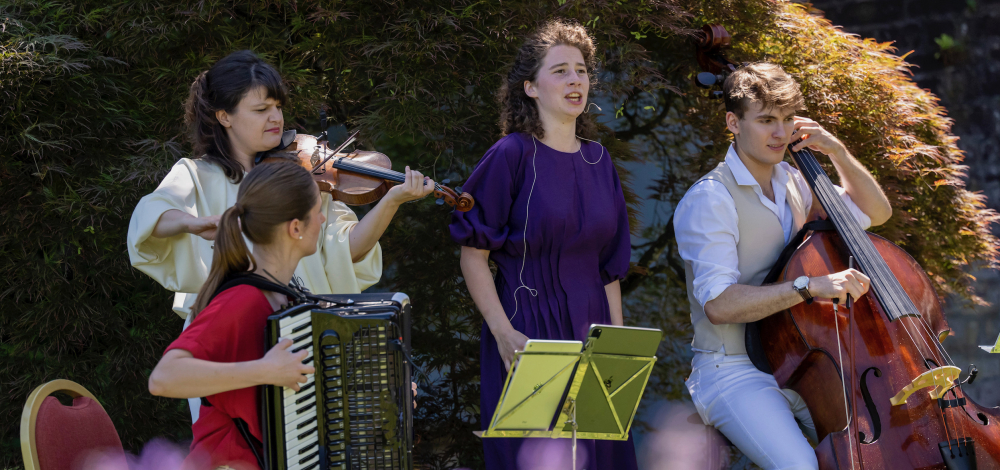 Speak. Über die Liebe - Wandelkonzert mit dem Ensemble Gartenkonzerte