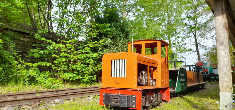 Fahrt in den Frühling bei Werners Gartenbahn