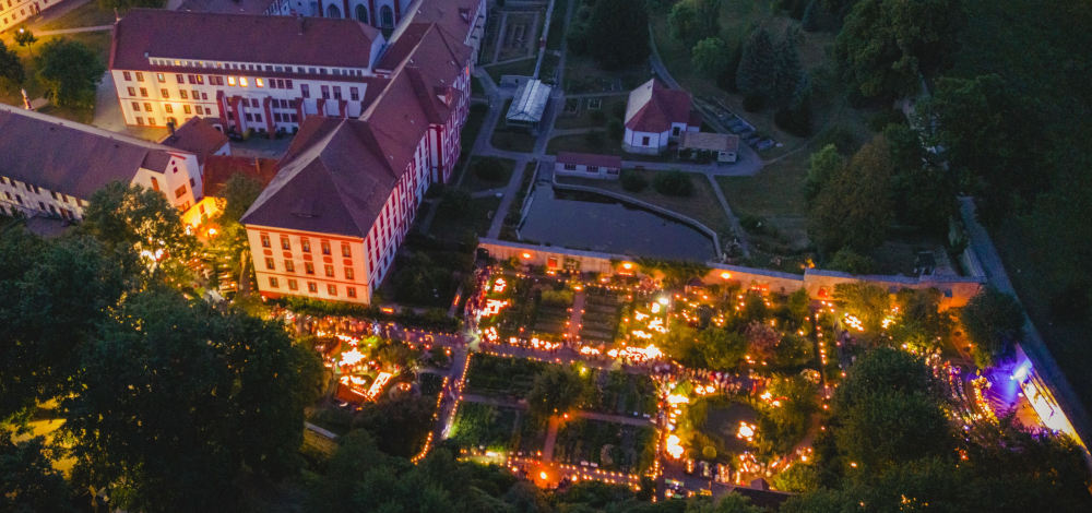 Gartennacht »Im Schein von 1.000 Lichtern« am 20 Juli im Klostergarten – Tickets gibt es online im Vorverkauf