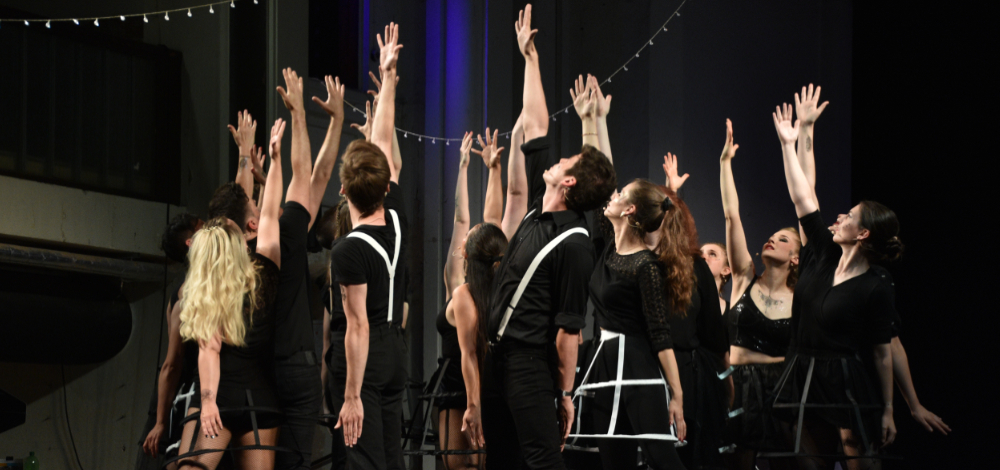 Oh-TÖNE »Show Yourself«