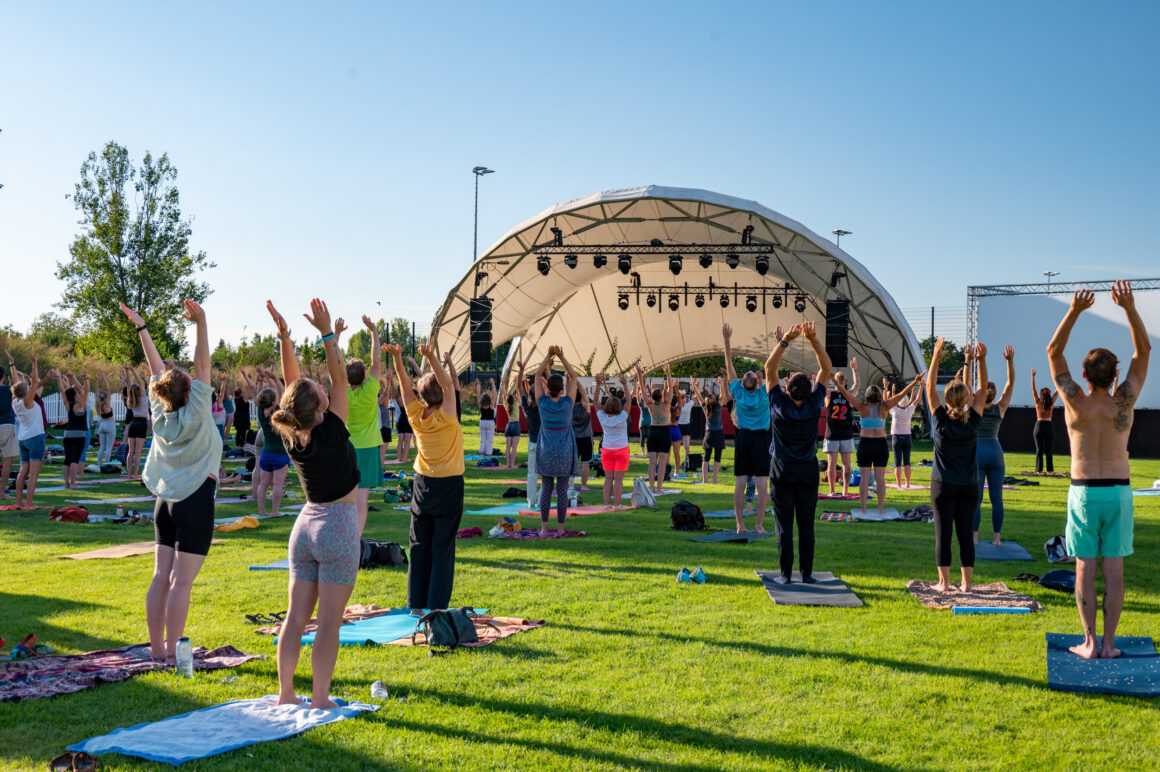 Free Hatha Yoga I Nitya Nicolle Ruhner