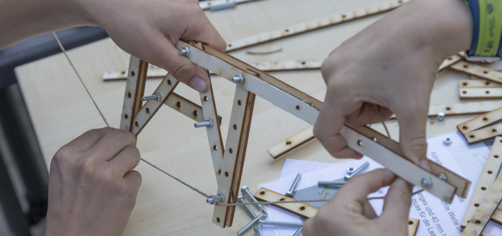 Ferienworkshop für Kinder: „Junior-Brückenbauer – Eine Entdeckungsreise in die Welt der Tragstrukturen“
