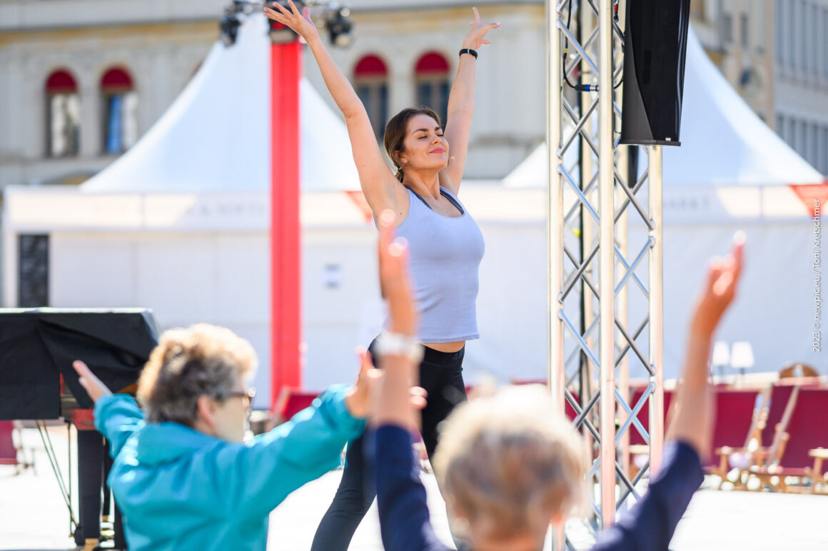 Yoga an der Frauenkirche I Saisoneröffnung