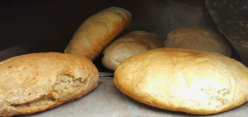 Brot backen im Frau Holle Backofen