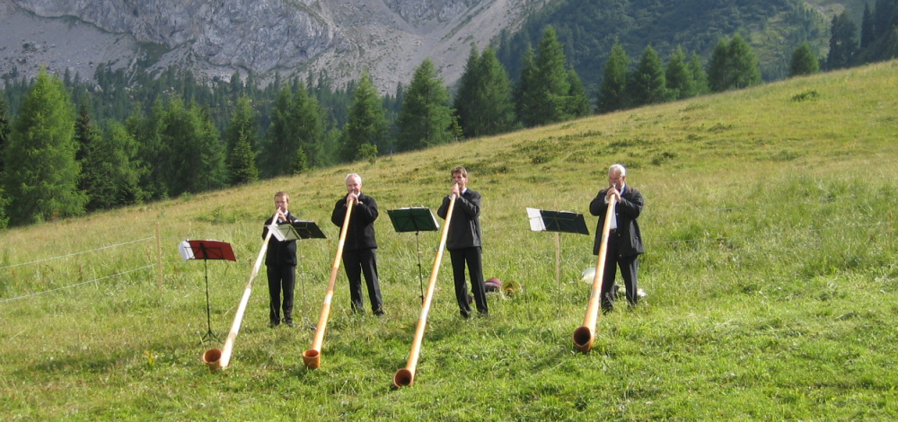 alpin – aber mit Krawatte