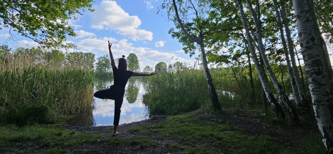 Vinyasa Flow – Open Shoulders, Open Heart | Therese Nowos