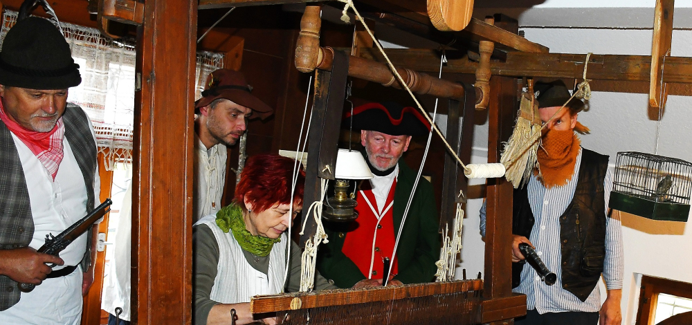 25. Oberlausitzer Leinewebertag mit Karaseks 75. Naturmarkt