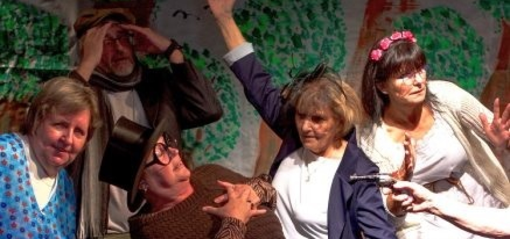 Theatergruppe „die herzogen“ spielen „Robert und Julia“