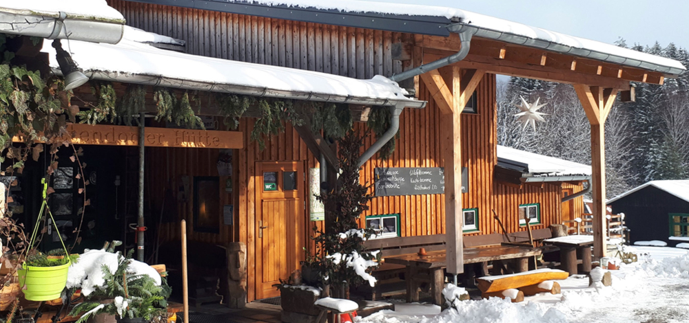 Kultur in der Hütte: Lesung mit Joshua Clausnitzer "Wer schreibt denn sowas?!"