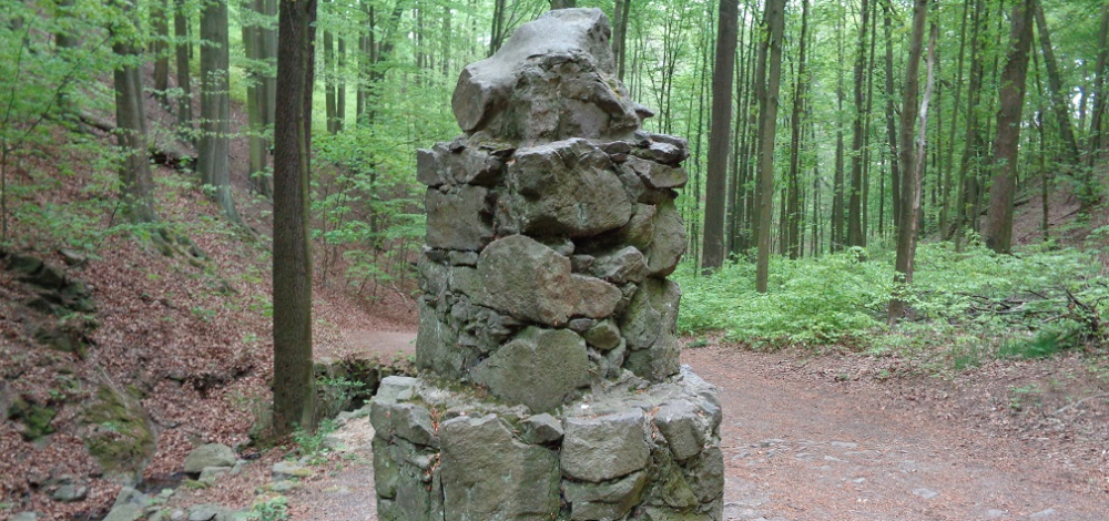 Geführte Wanderung mit wunderschönen Ausblicken auf das Elbtal in die kunsthistorische Vergangenheit von Dresden-Pillnitz.