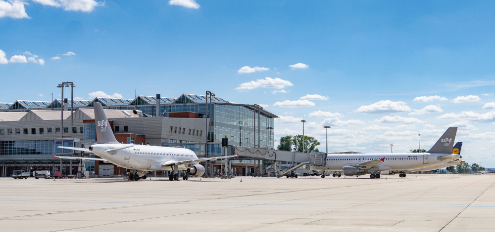 Herbstferien-Special: Airport-Tour und Bastelspaß