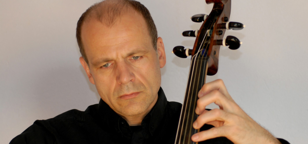 Abendmusik - Bachs Suiten für Violoncello Solo - Zabeltitzer Palaiskonzert mit Prof. Bernhard Hentrich