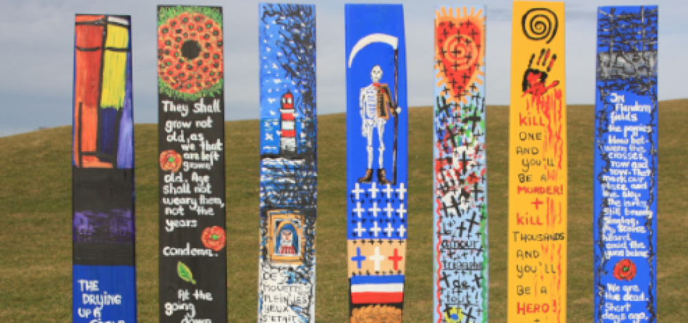 „Friede ernährt - Unfriede verzehrt. Seelenbretter und Soldatenbretter 2026‘‘ Ausstellung von Bali Tollak.