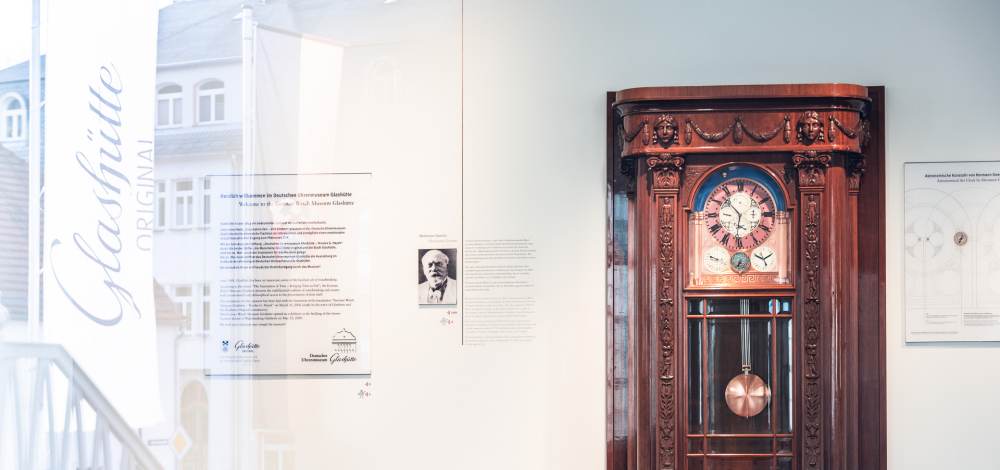 Öffentliches Aufziehen der Astronomischen Kunstuhr im Deutschen Uhrenmuseum Glashütte
