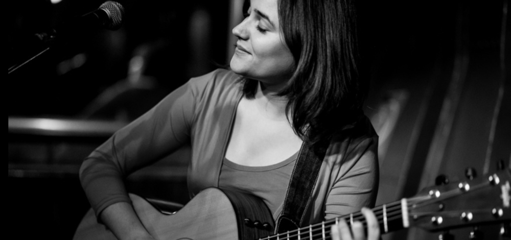 Live Musik mit Ines Herrmann (Acoustic Folk / Folk Rock Singersongwriter aus Dresden)