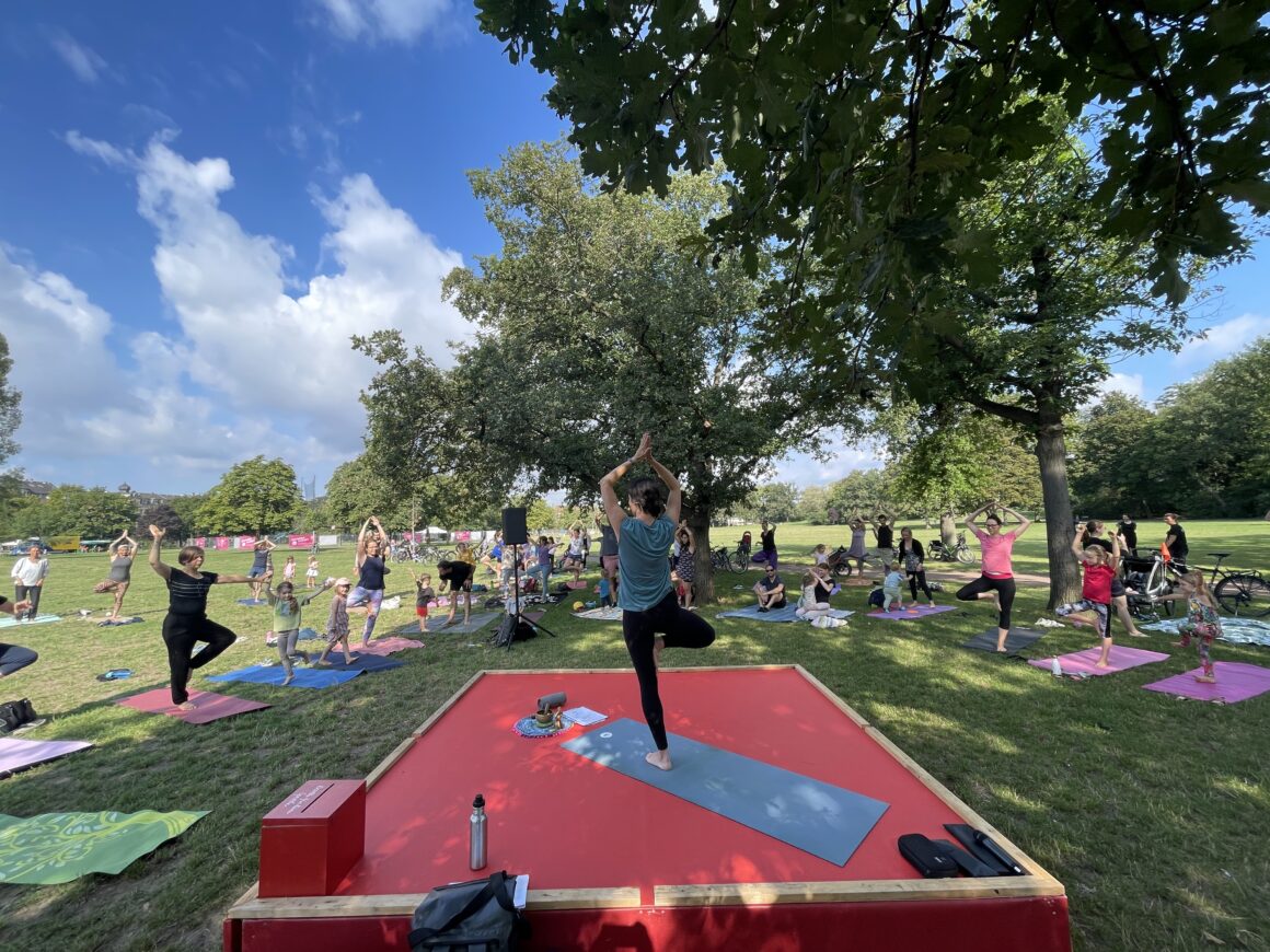 Familienyoga - Rummelzeit I Nadine Firl
