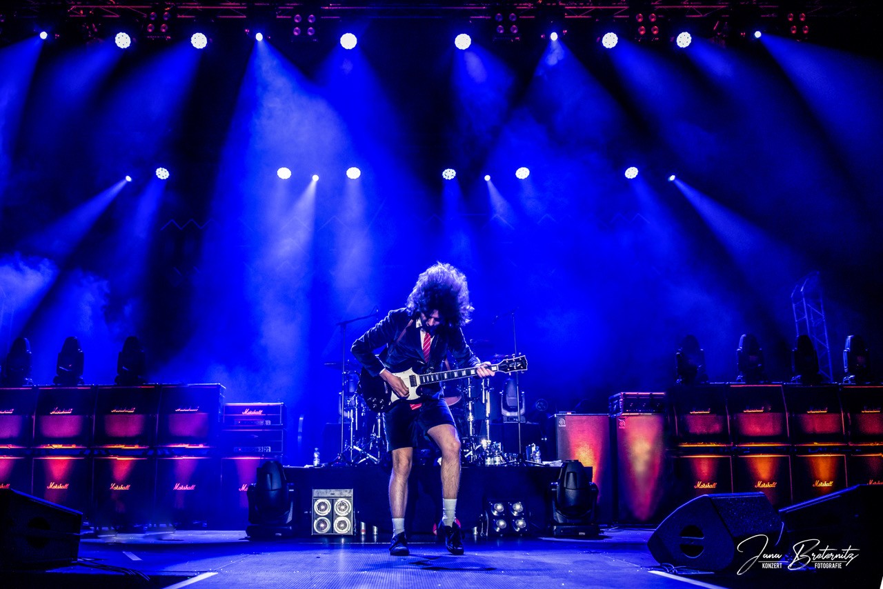 Nick Young & Band - The Great AC/DC-Master-Show