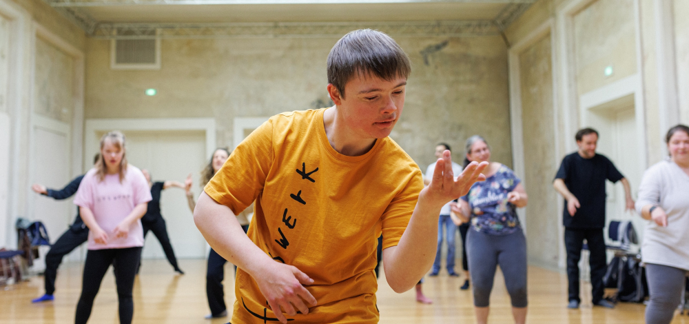 farbLAB: Begegnungen Öffentliches Showing