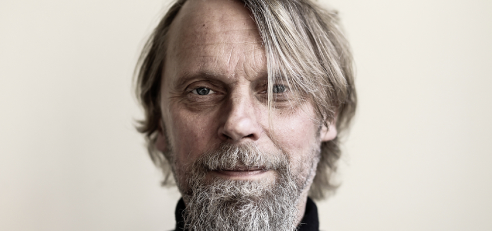 Jens Balzer liest „Confusion Is Next. Die Nullerjahre – das Jahrzehnt des Umbruchs“